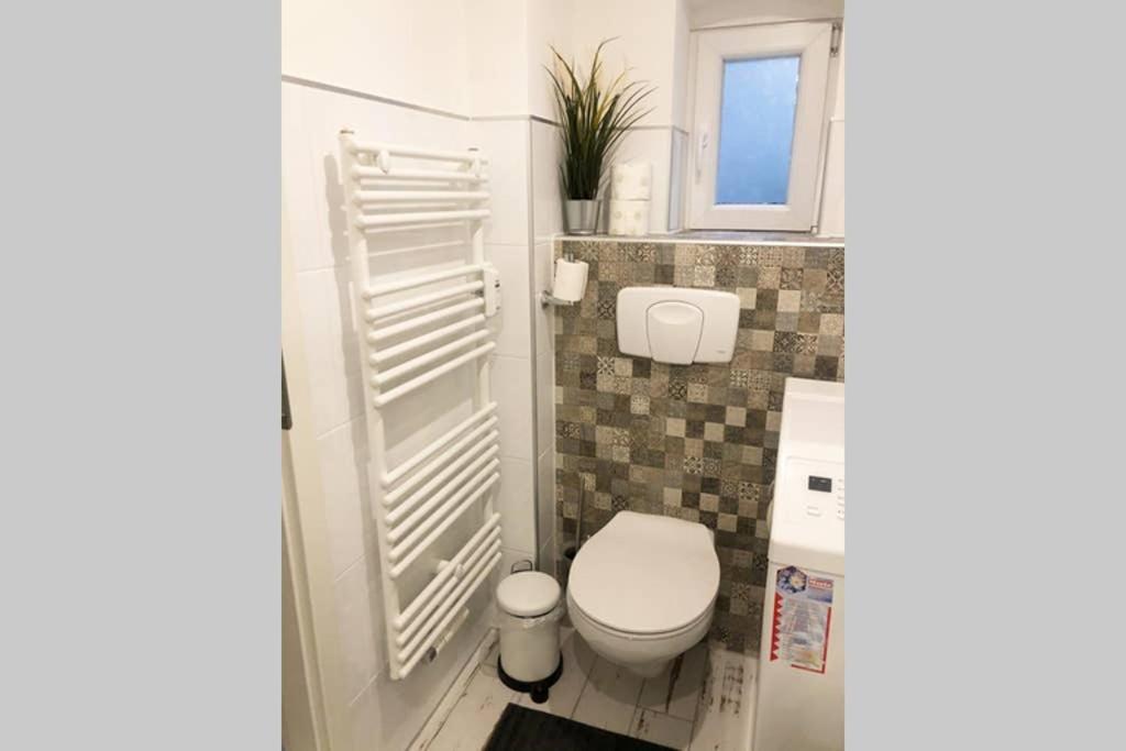 Gemuetliche Sanierte 1 Zimmer Wohnung Mit Privatem Parkplatz Im Zentrum 基尔 外观 照片