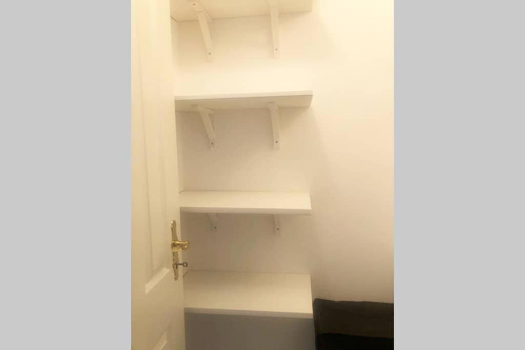 Gemuetliche Sanierte 1 Zimmer Wohnung Mit Privatem Parkplatz Im Zentrum 基尔 外观 照片